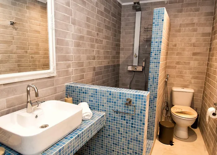 Gavrion's Nest - Premium Cycladic