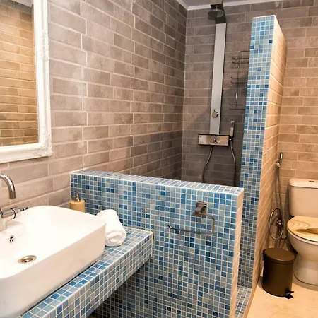 Gavrion's Nest - Premium Cycladic