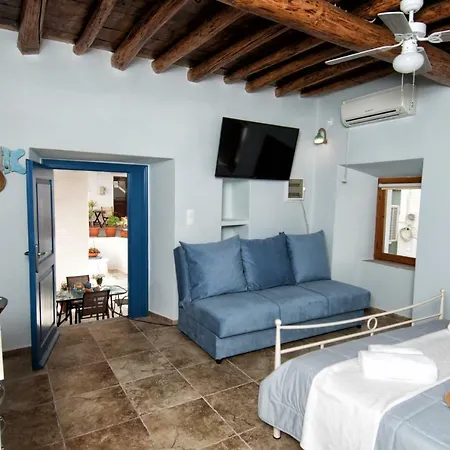 Gavrion's Nest - Premium Cycladic