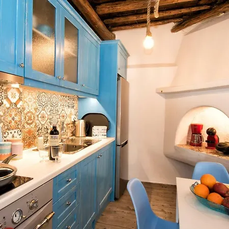 Gavrion's Nest - Premium Cycladic * Gavrio