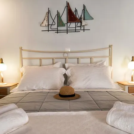 Gavrion's Nest - Premium Cycladic * Gavrio