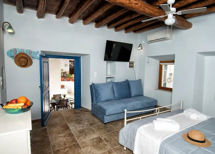 Gavrion's Nest - Premium Cycladic